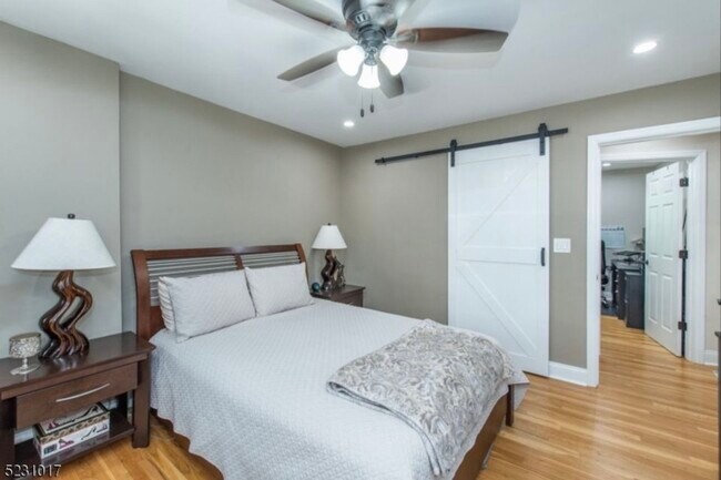 Building Photo - 8 Wedgewood Dr