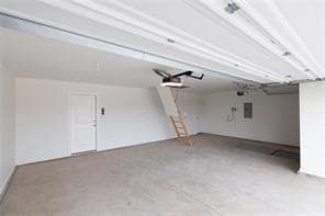 Building Photo - 8225 Mountain Oak Dr