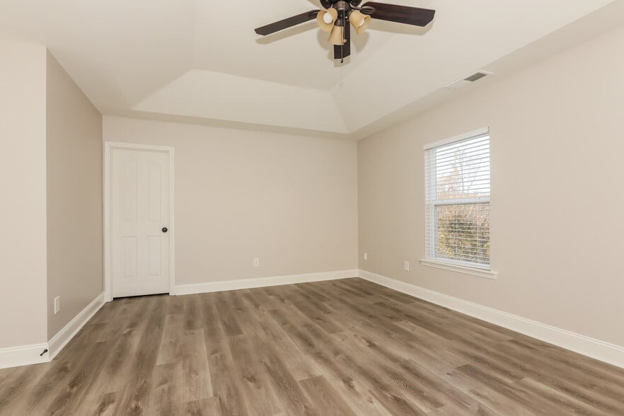 Building Photo - 4800 Abercromby St