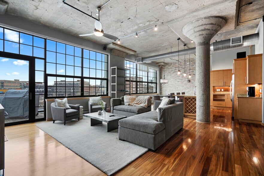 Living Room - 311 E Erie St