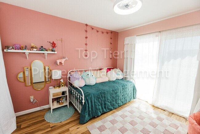 Building Photo - Beautifully Upgraded 3 Bed / 2 Bath Home –...