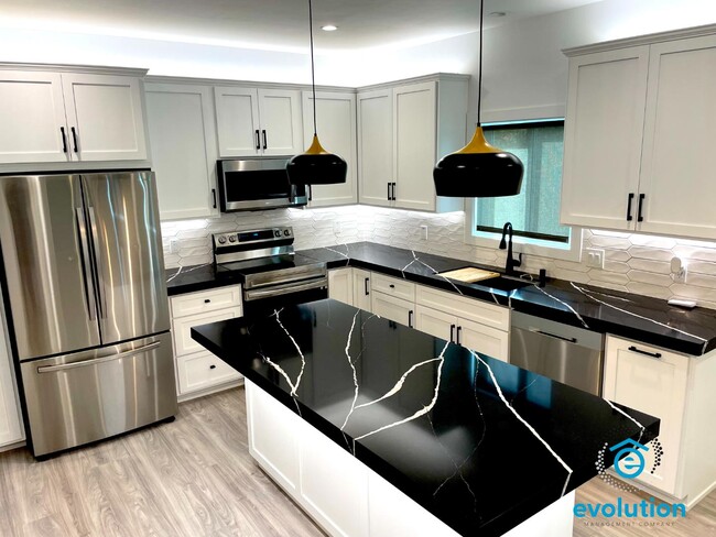 Building Photo - 8673 Golf Dr