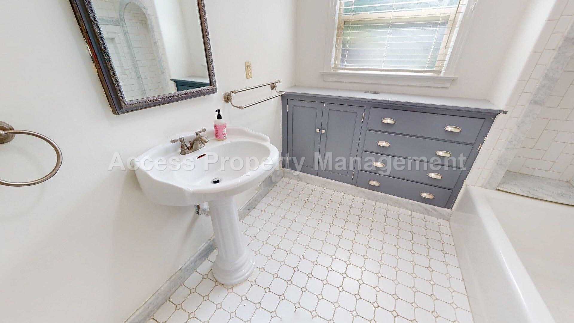 Building Photo - 1200 Sycamore St