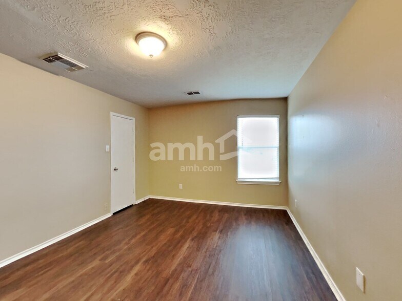 Building Photo - 8030 Echinacea Dr