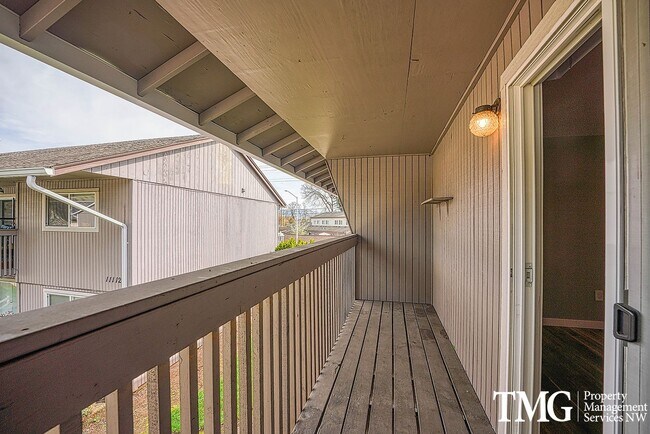 Building Photo - 2 BD Unit with Covered Deck