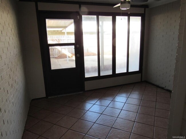 Building Photo - 6269 Bell Gables