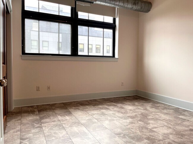 Building Photo - 210 Ellicott St