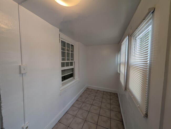 Building Photo - 349 N Ocean Ave