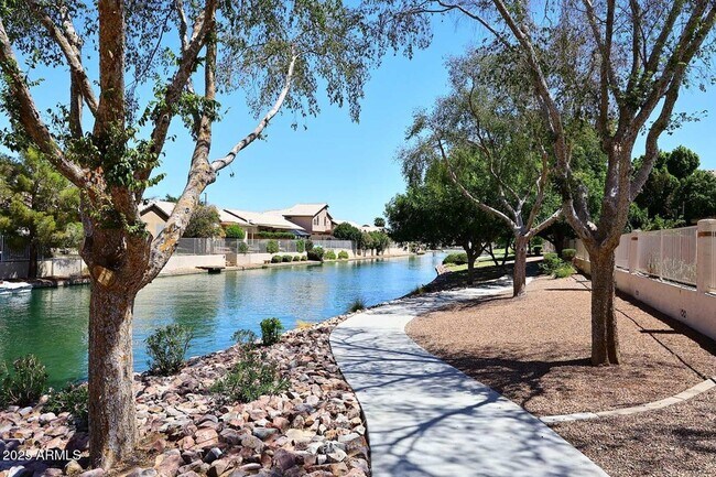 Building Photo - 359 W Brisa Dr