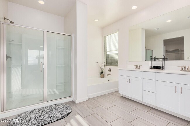 Building Photo - 11022 W Levi Dr