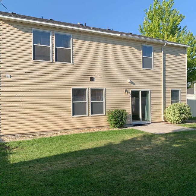 Building Photo - 304 E Ivy Glade St