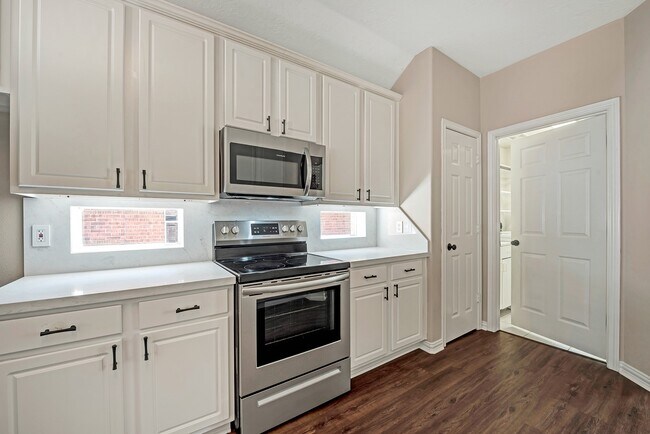 Building Photo - 135 W Russet Grove Cir