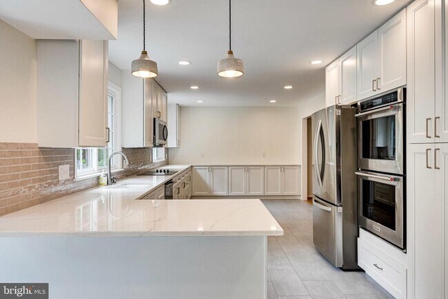 Building Photo - 12127 Holly Knoll Cir