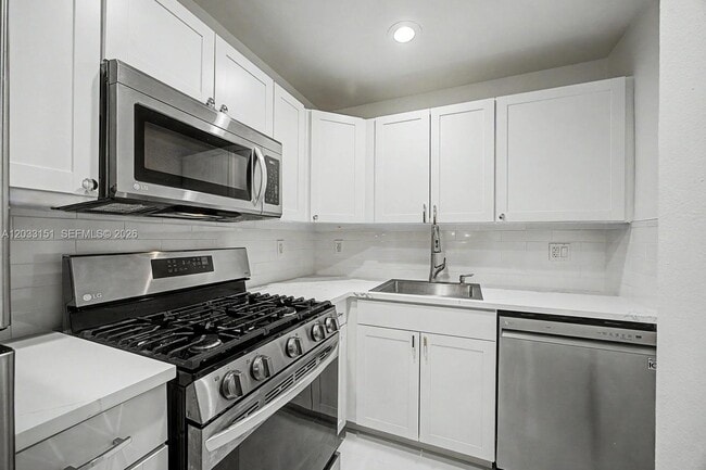 Building Photo - 1205 Mariposa Ave