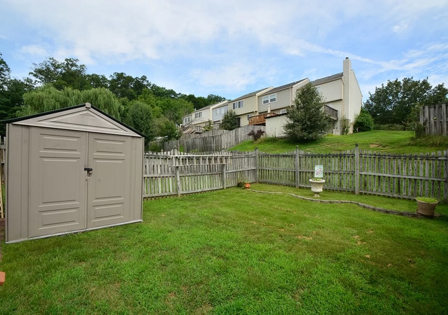 Building Photo - End of Group Townhome, with Finished Basement, in Abingdon