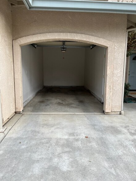 Detached Garage - 1600 Park Ln