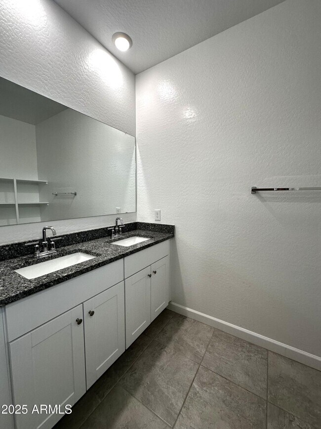 Building Photo - 3241 W Shanley Ave