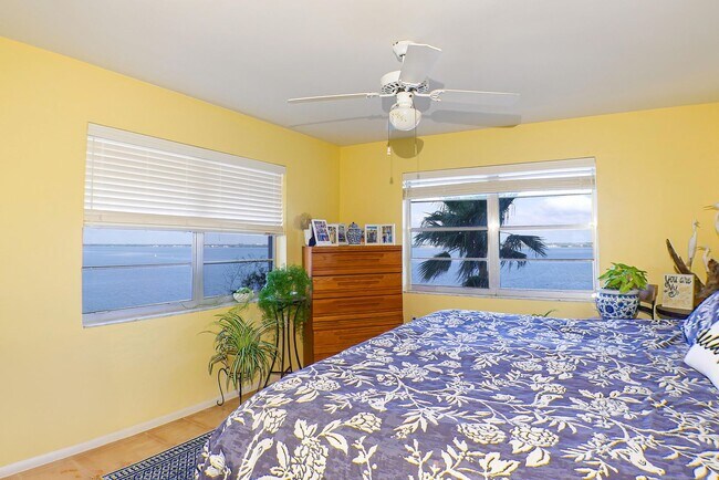 Building Photo - Stunning Fort Myers Condo with Water View!