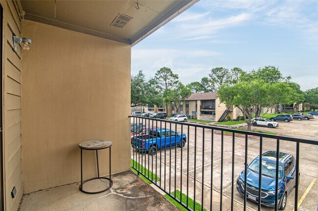 Building Photo - 3300 Pebblebrook Dr