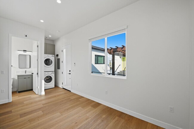 Building Photo - 2735 Broadway-8