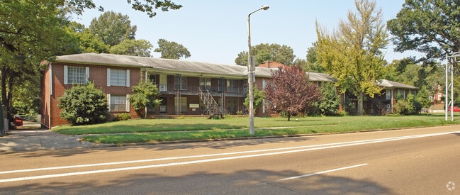 Primary Photo - 11-15 E Parkway S