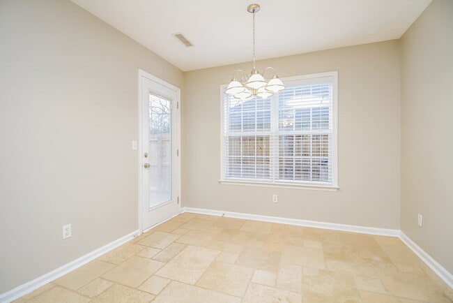 Building Photo - 1856 Lakewood Village Dr