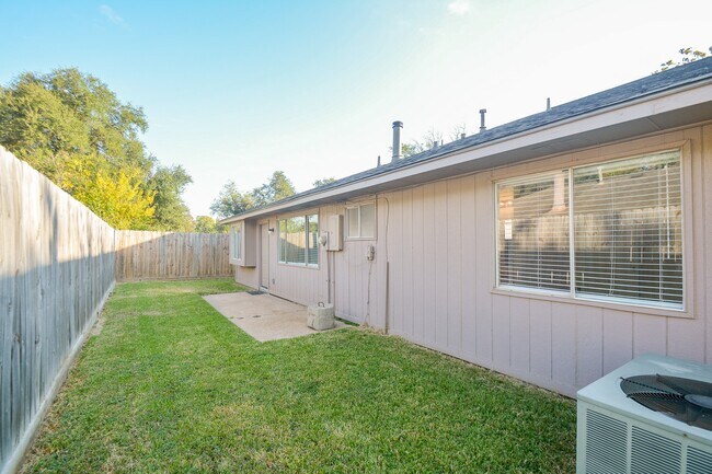 Building Photo - 6111 Ryegate Dr