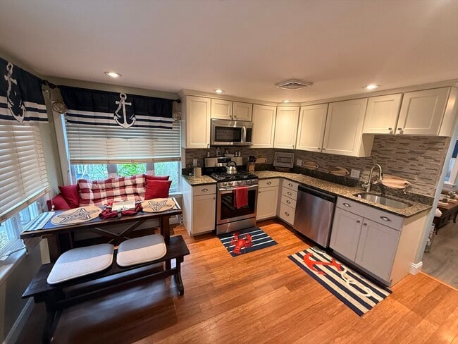 Building Photo - 11 Beechwood Pl
