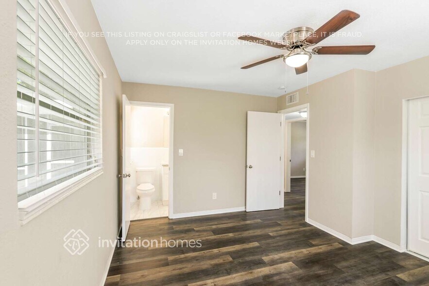 Building Photo - 3944 Porpoise Dr SE