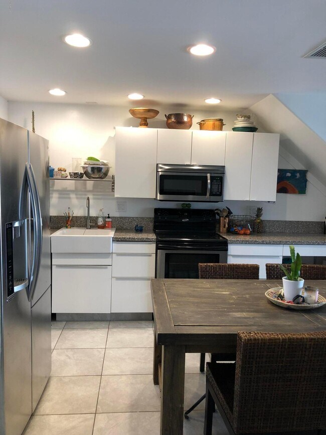 Building Photo - 2019 S Granada Dr