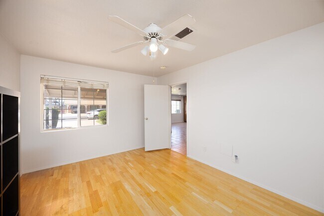 Building Photo - 7337 E Lewis Ave