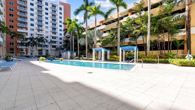 Building Photo - 18800 NE 29th Ave