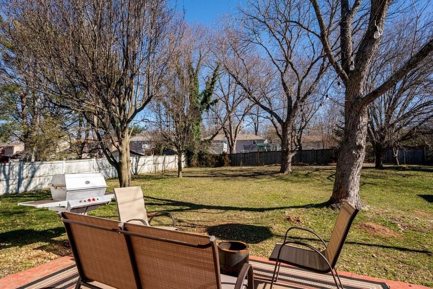 Building Photo - 5128 Brucewood Dr