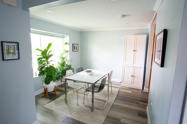 Building Photo - 2052 Parmenter Blvd