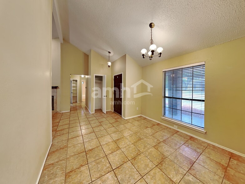 Building Photo - 3717 Flagstone Ave