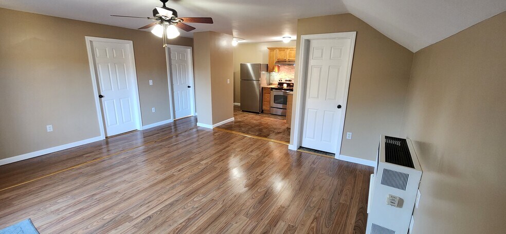 Building Photo - 391 Putnam Pike