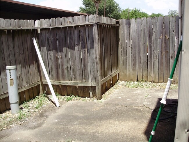 Building Photo - 2107 Shiveley Cir