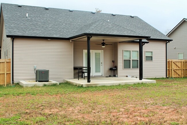 Building Photo - 256 Azalea Dr