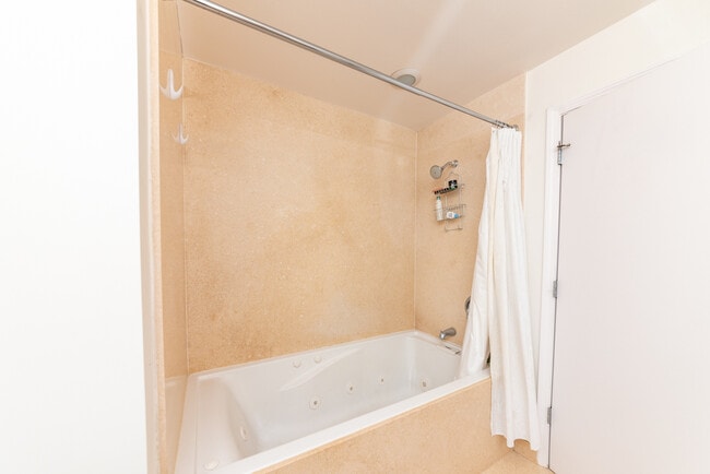 Building Photo - 2545 S Dearborn St