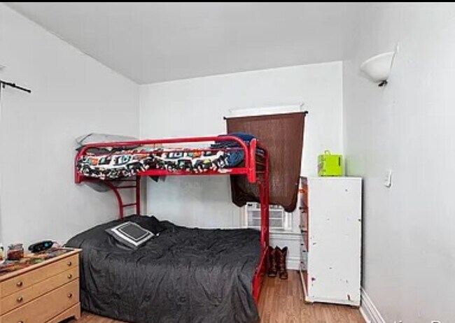 Building Photo - 1318 Division St