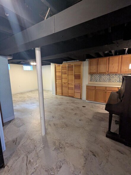 Building Photo - 2152 Pembroke Rd
