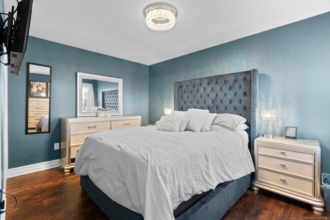 Building Photo - 27 Strathmore Rd