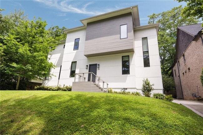 Building Photo - 314 Delmont Dr NE