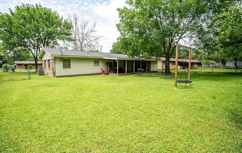 Building Photo - 1409 Diana St