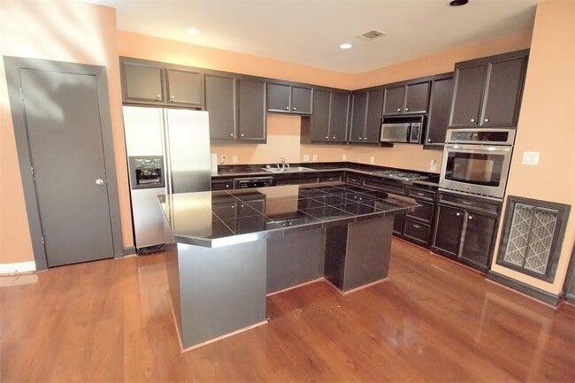 Building Photo - 9810 Marlink