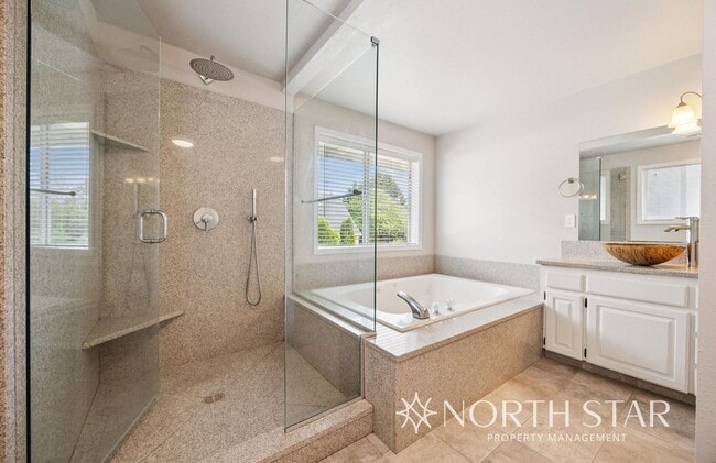 Building Photo - Westlake Traditional with Private, Level B...