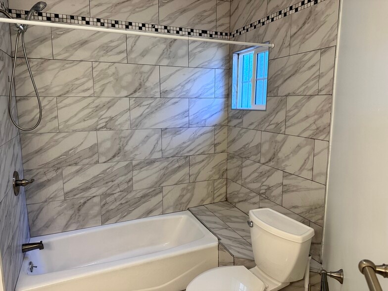 Building Photo - 5371 Topeka Dr