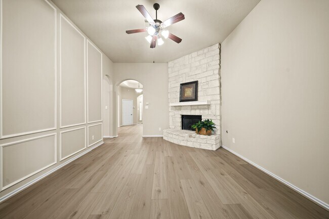 Building Photo - 1915 Stable Stone Ln