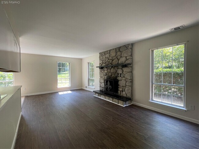 Building Photo - 66 Homestead Village Dr