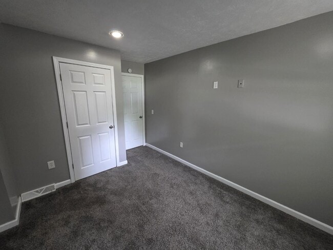 Building Photo - 389 Sumatra Ave